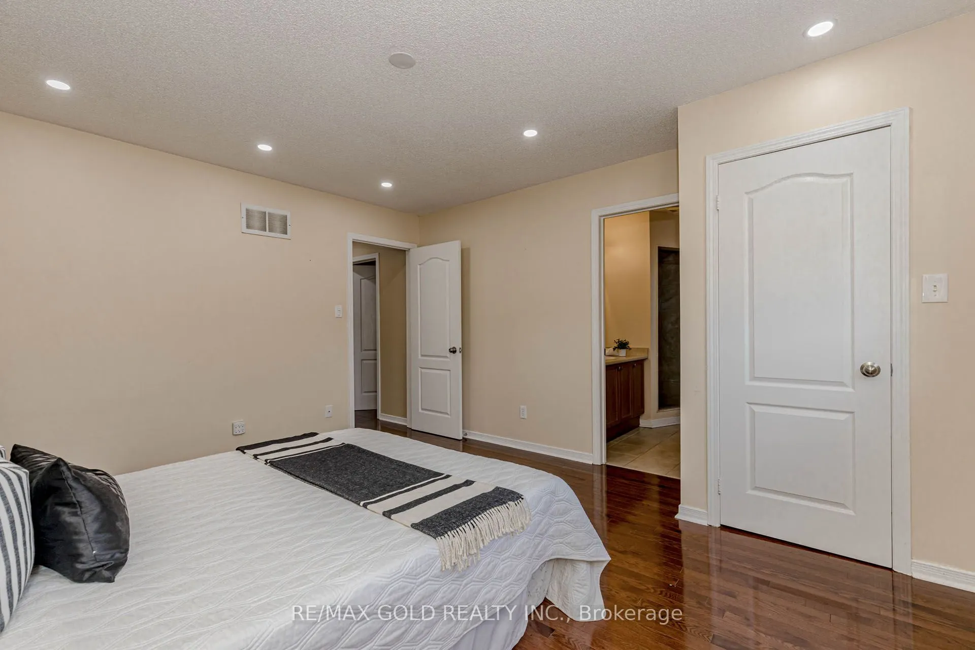90 Tideland Drive