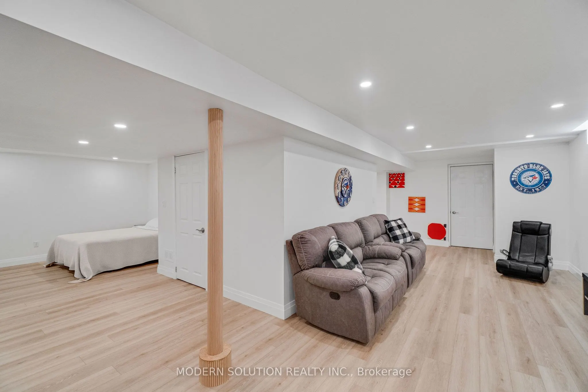 4806 Crystal Rose Drive S