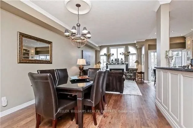 2113 Pinevalley Crescent