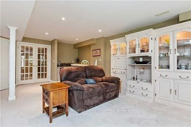 2113 Pinevalley Crescent