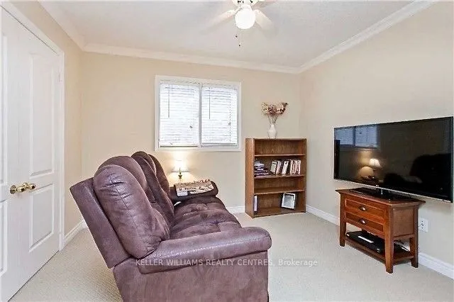 2113 Pinevalley Crescent