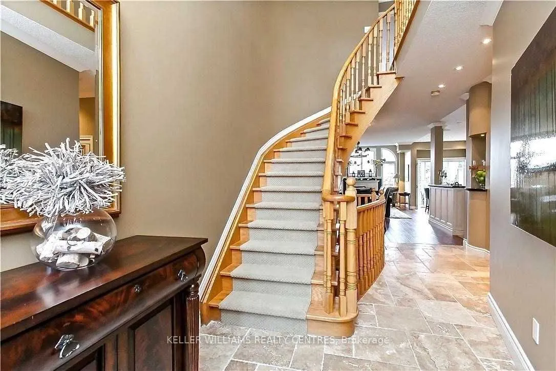 2113 Pinevalley Crescent