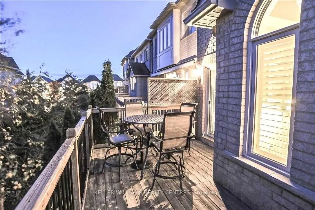 2113 Pinevalley Crescent