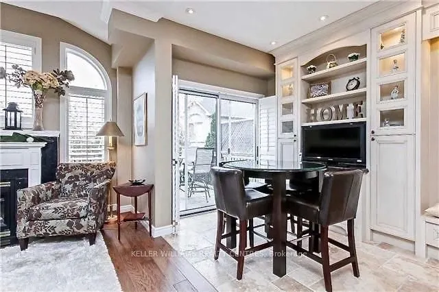 2113 Pinevalley Crescent