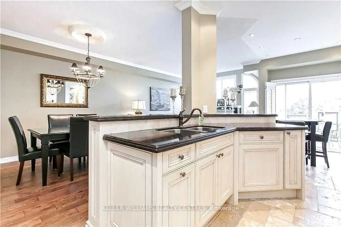 2113 Pinevalley Crescent