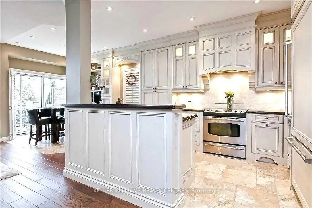 2113 Pinevalley Crescent