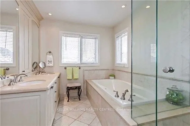 2113 Pinevalley Crescent