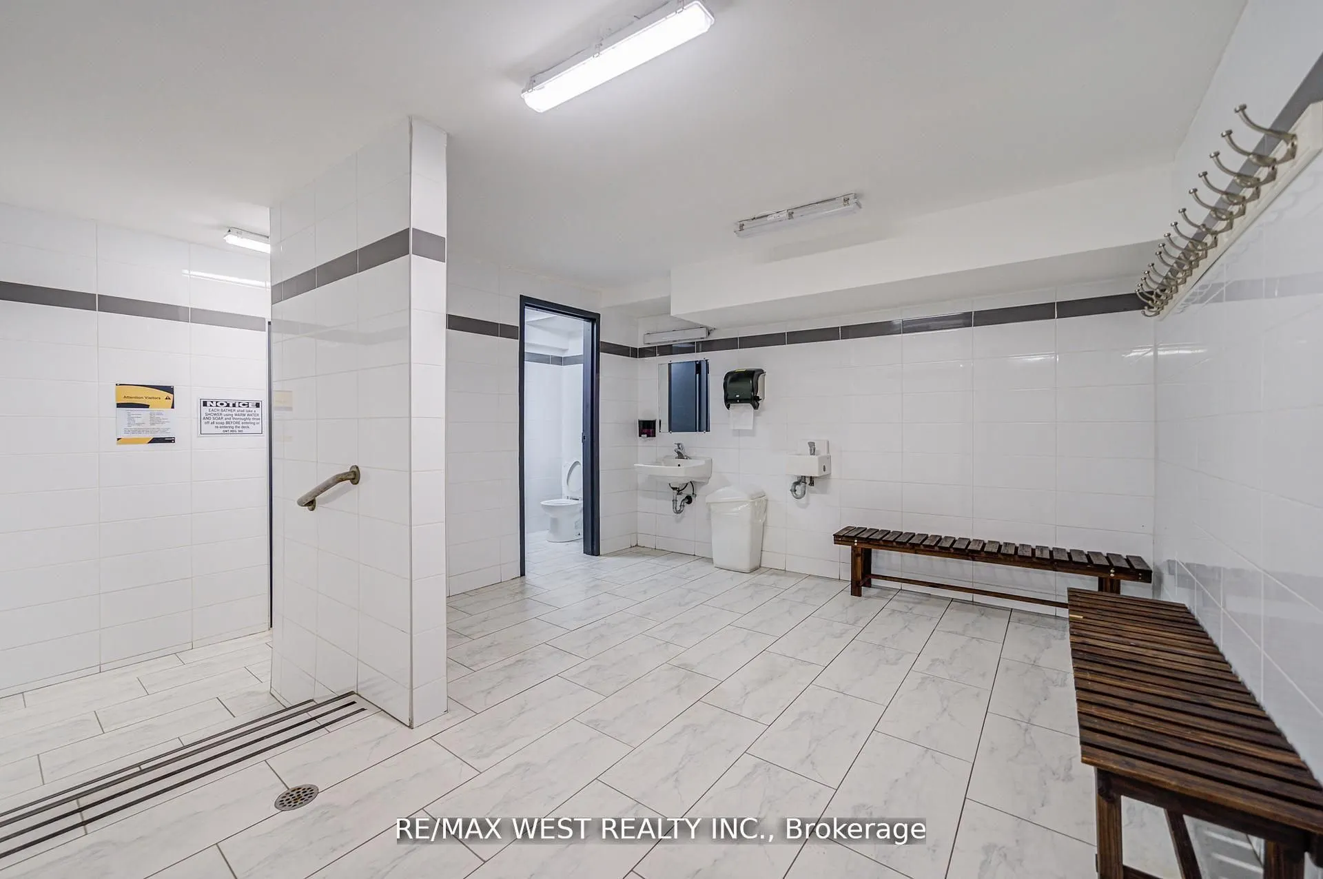 44 Longbourne Drive, #606