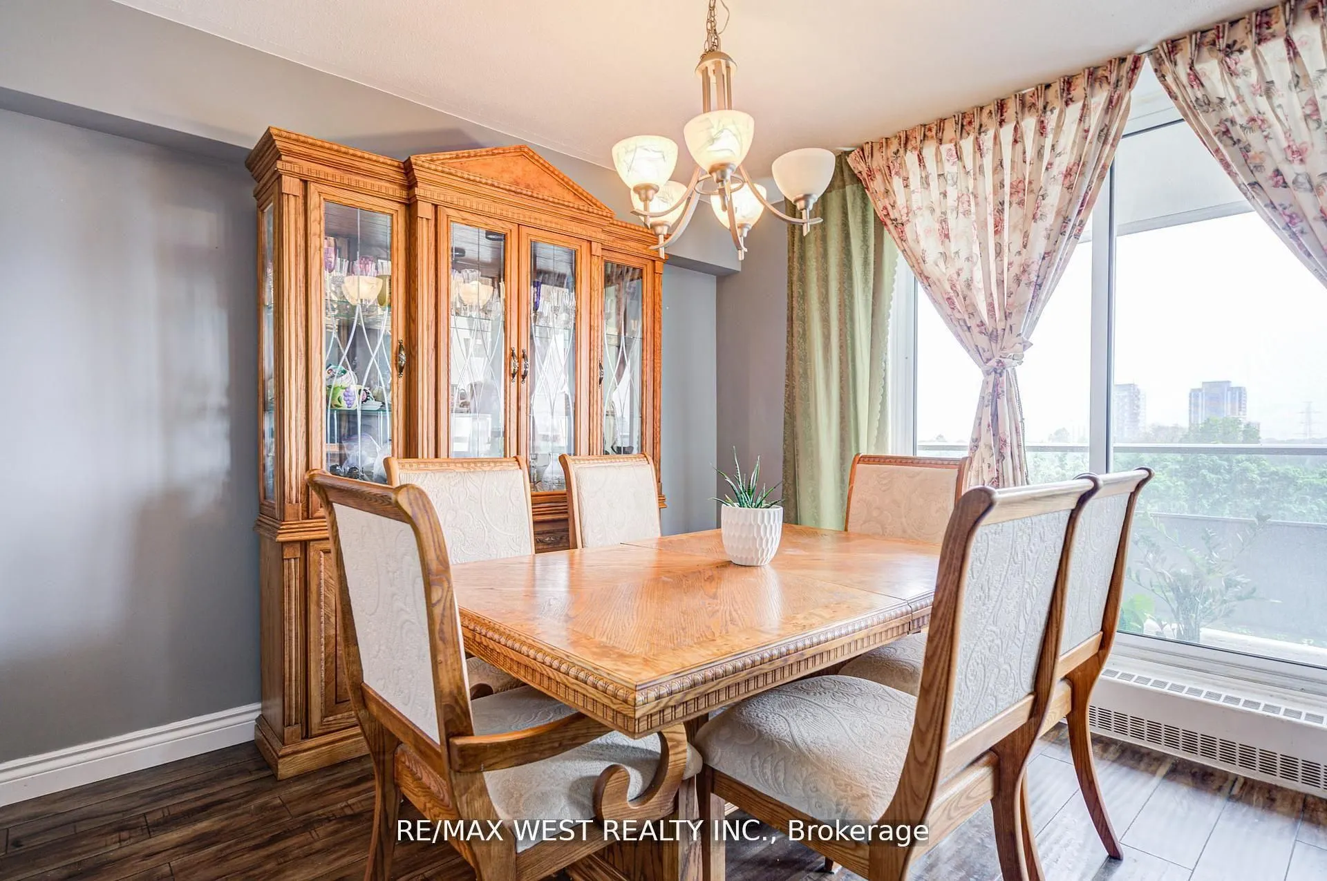 44 Longbourne Drive, #606