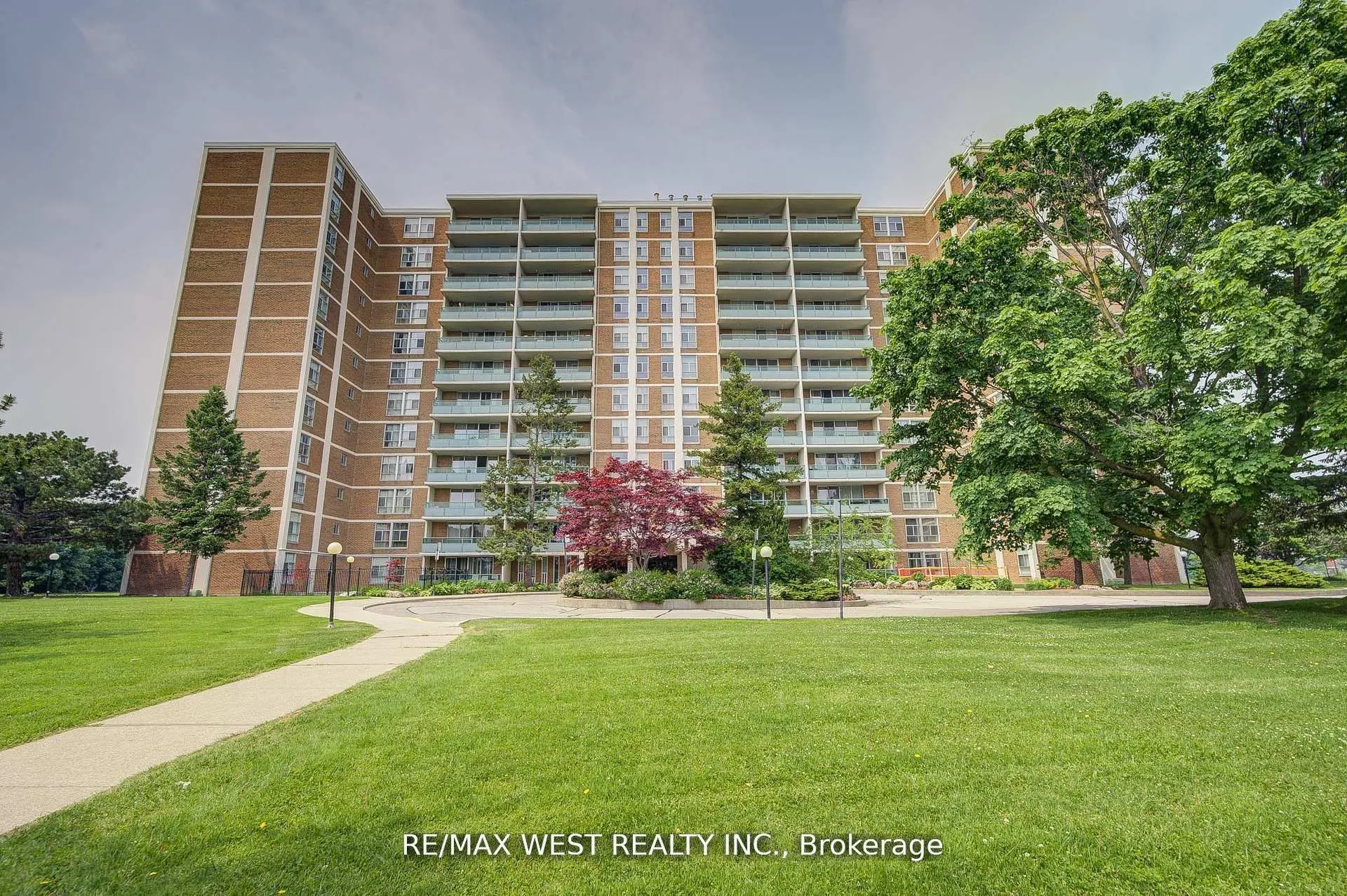 44 Longbourne Drive, #606