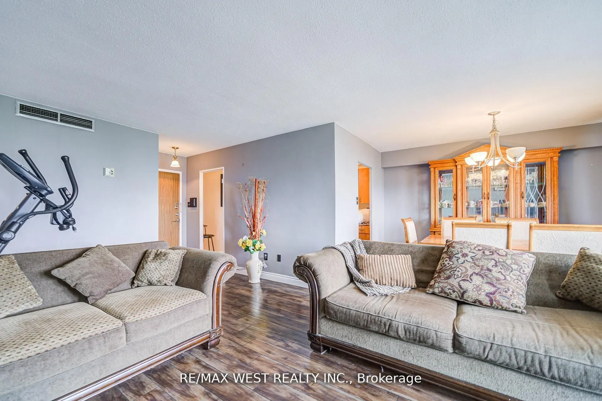 44 Longbourne Drive, #606
