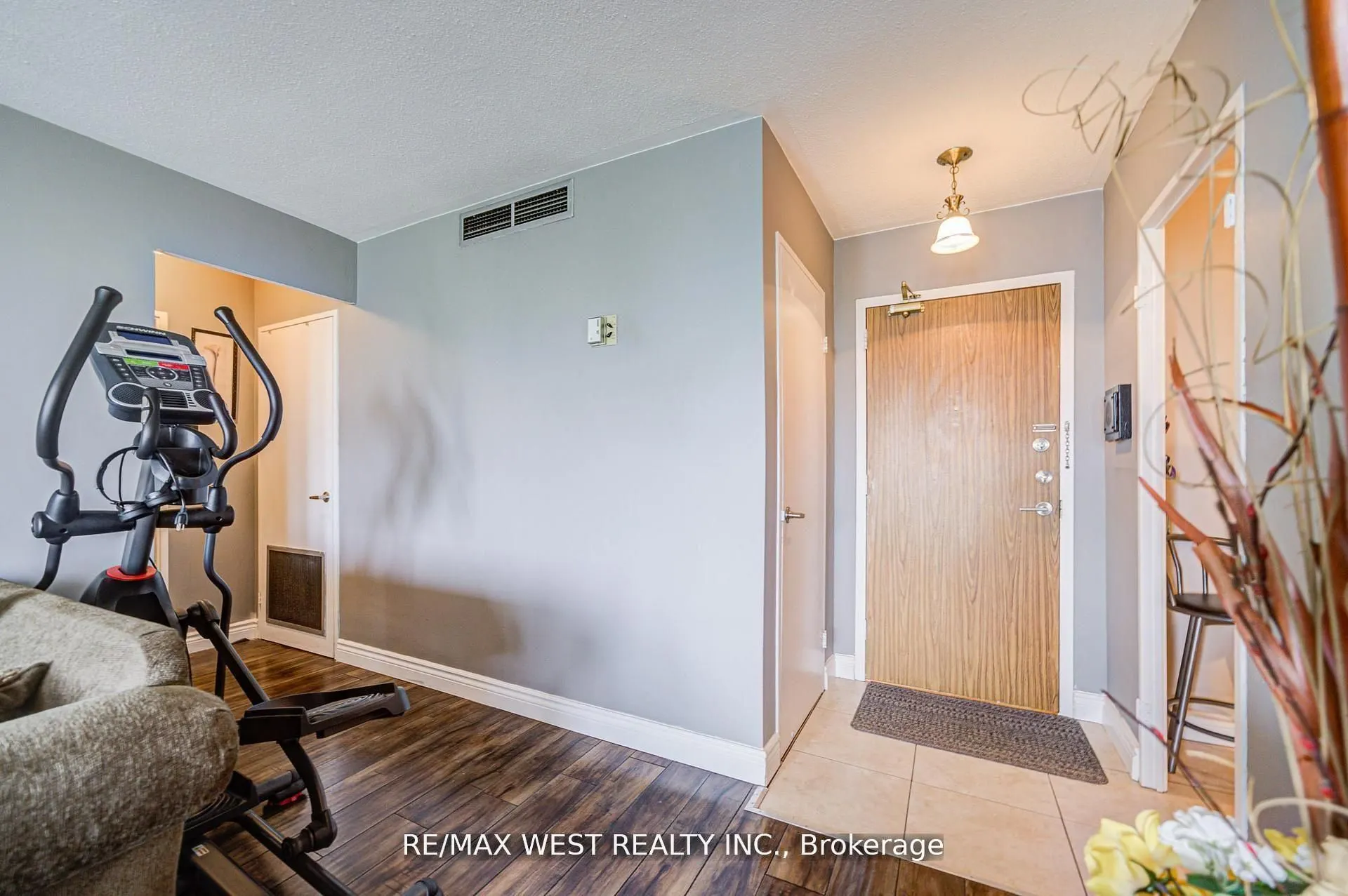 44 Longbourne Drive, #606