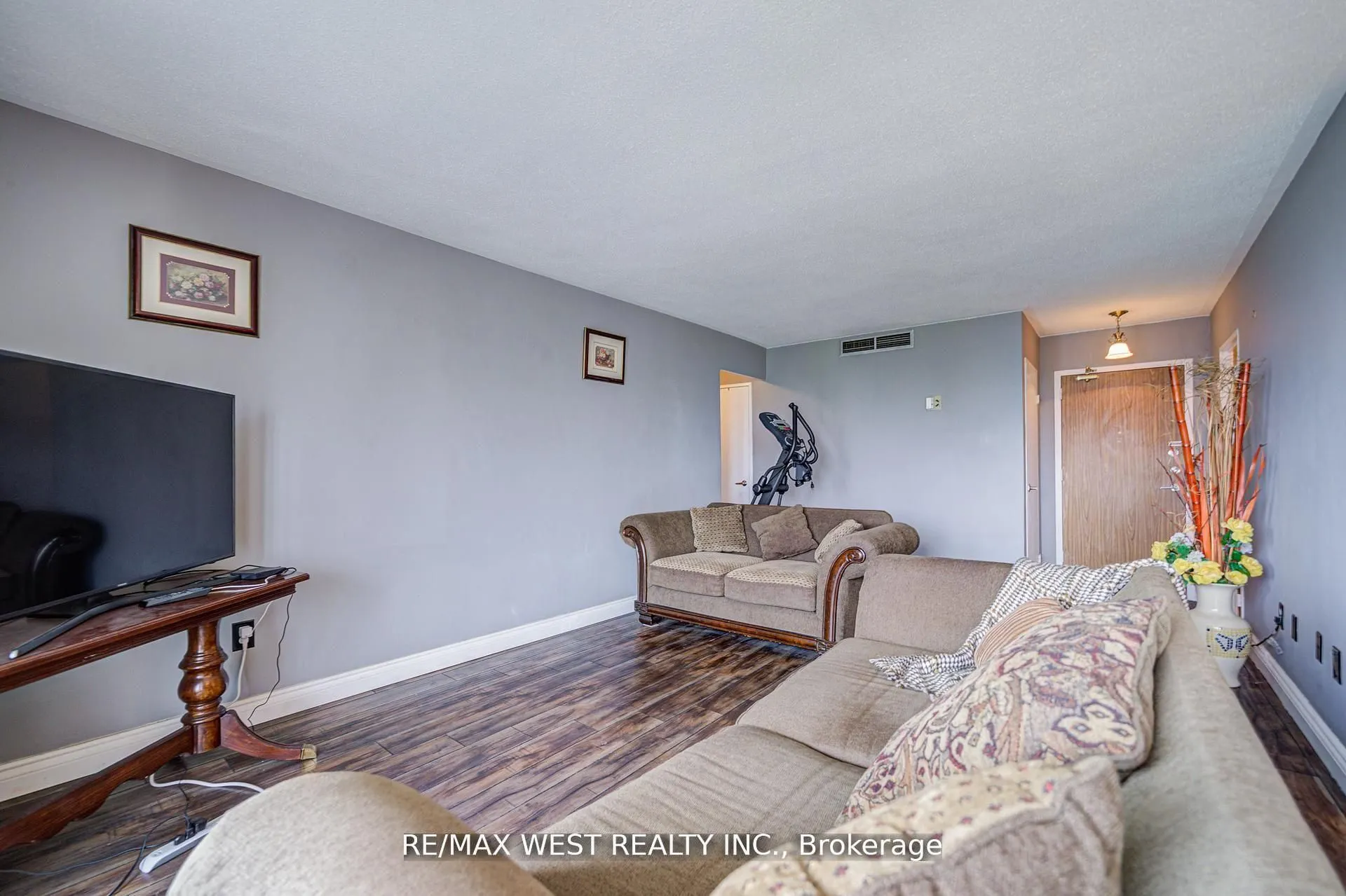 44 Longbourne Drive, #606
