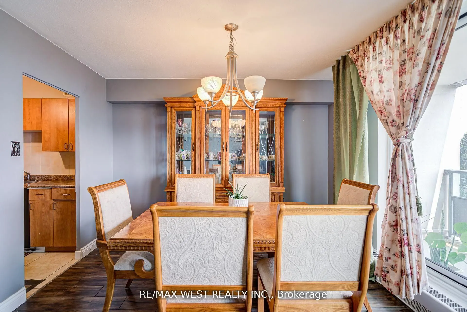 44 Longbourne Drive, #606