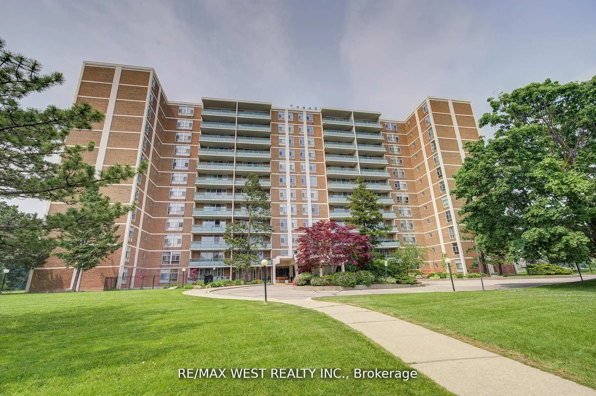 44 Longbourne Drive, #606