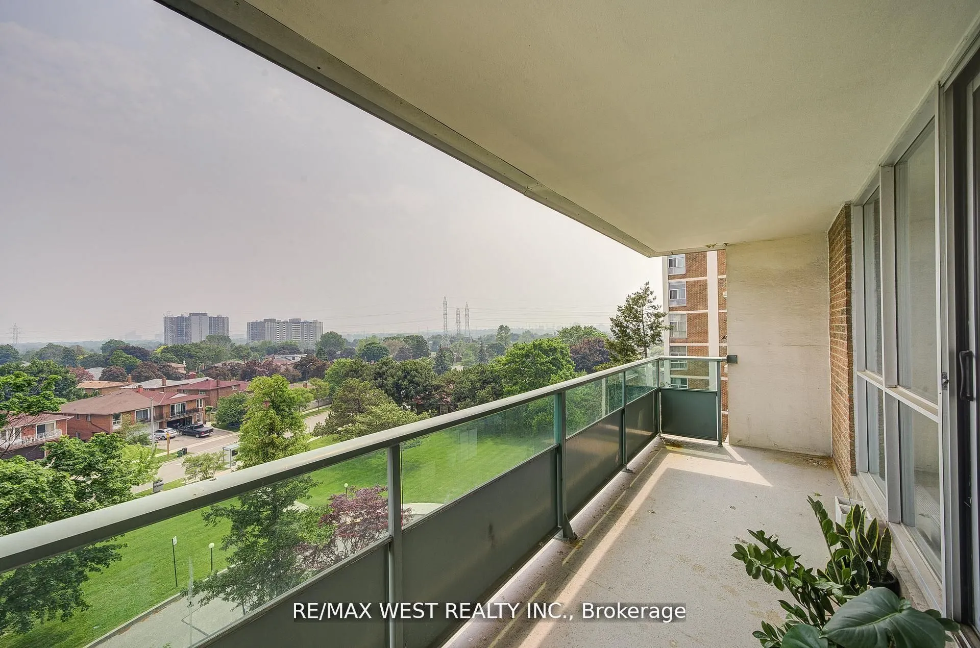 44 Longbourne Drive, #606