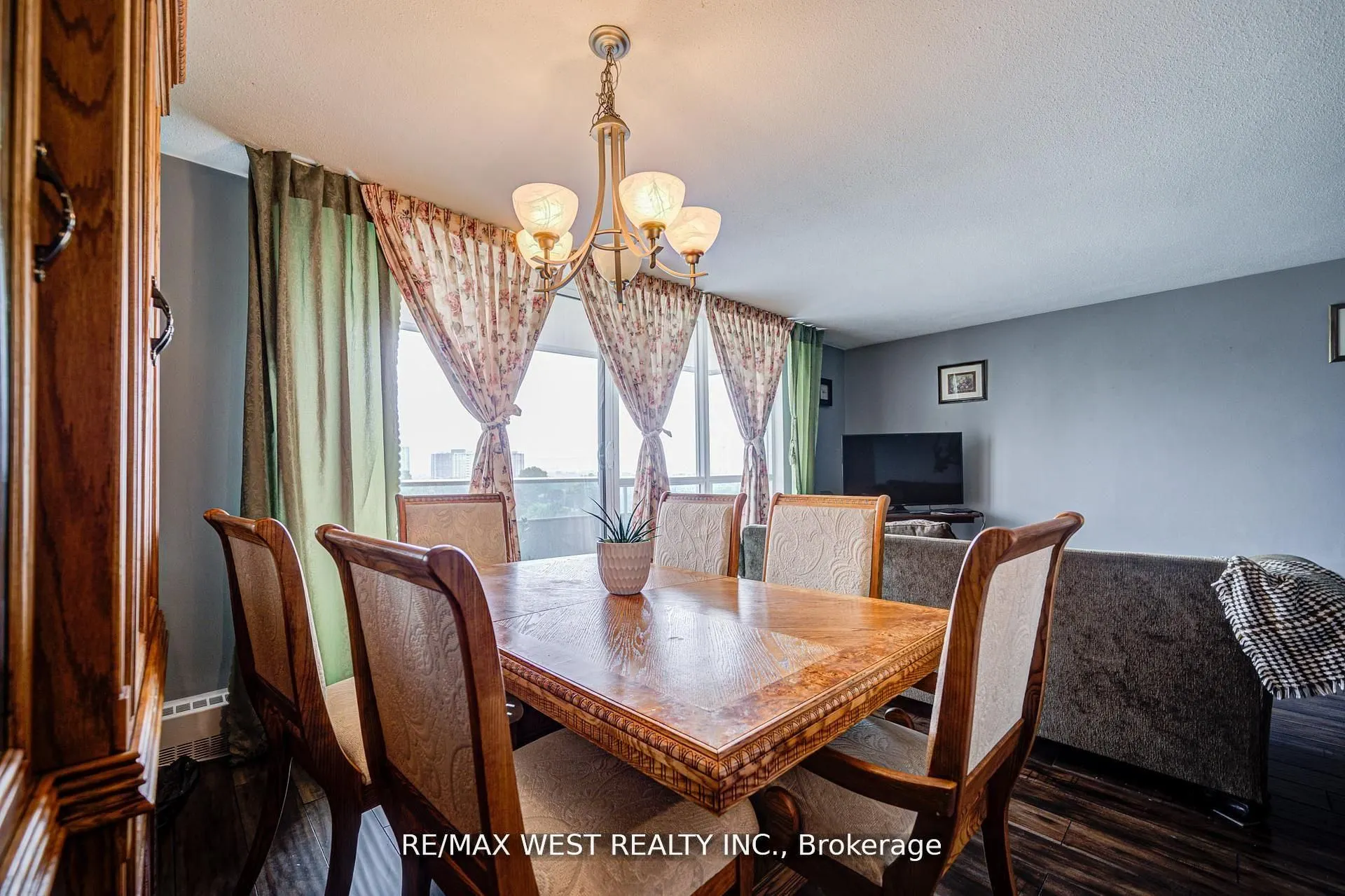 44 Longbourne Drive, #606