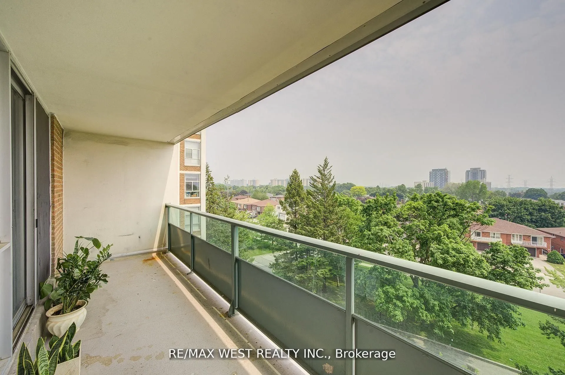 44 Longbourne Drive, #606
