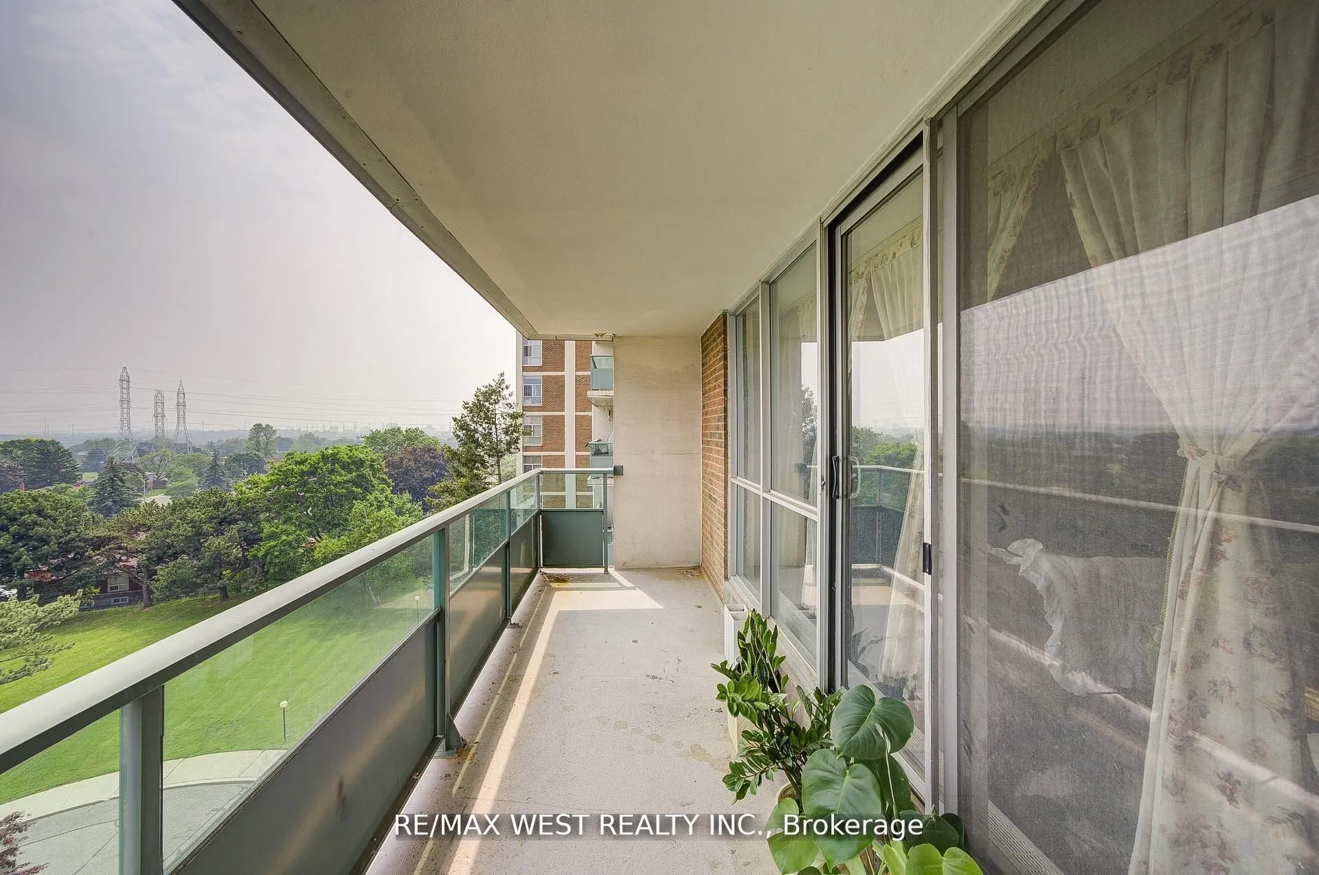44 Longbourne Drive, #606
