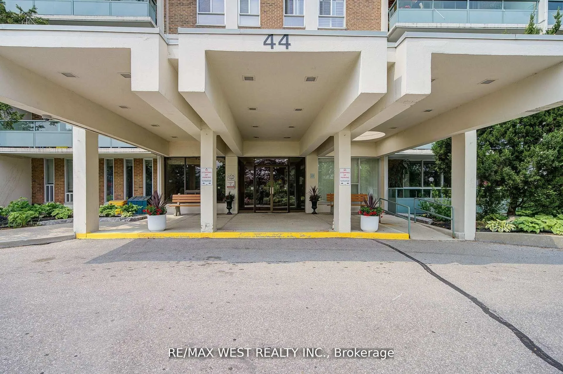 44 Longbourne Drive, #606