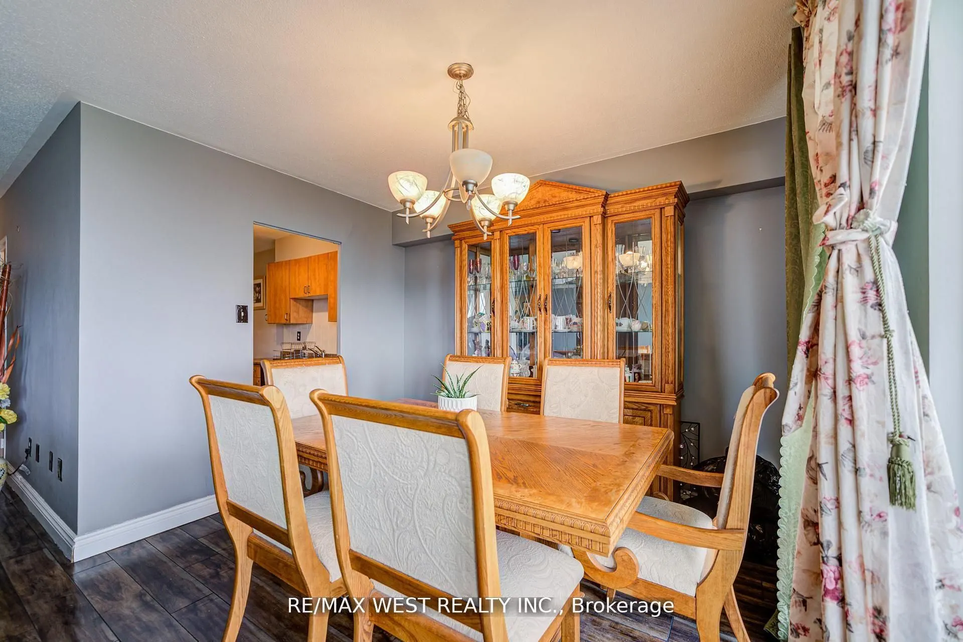 44 Longbourne Drive, #606