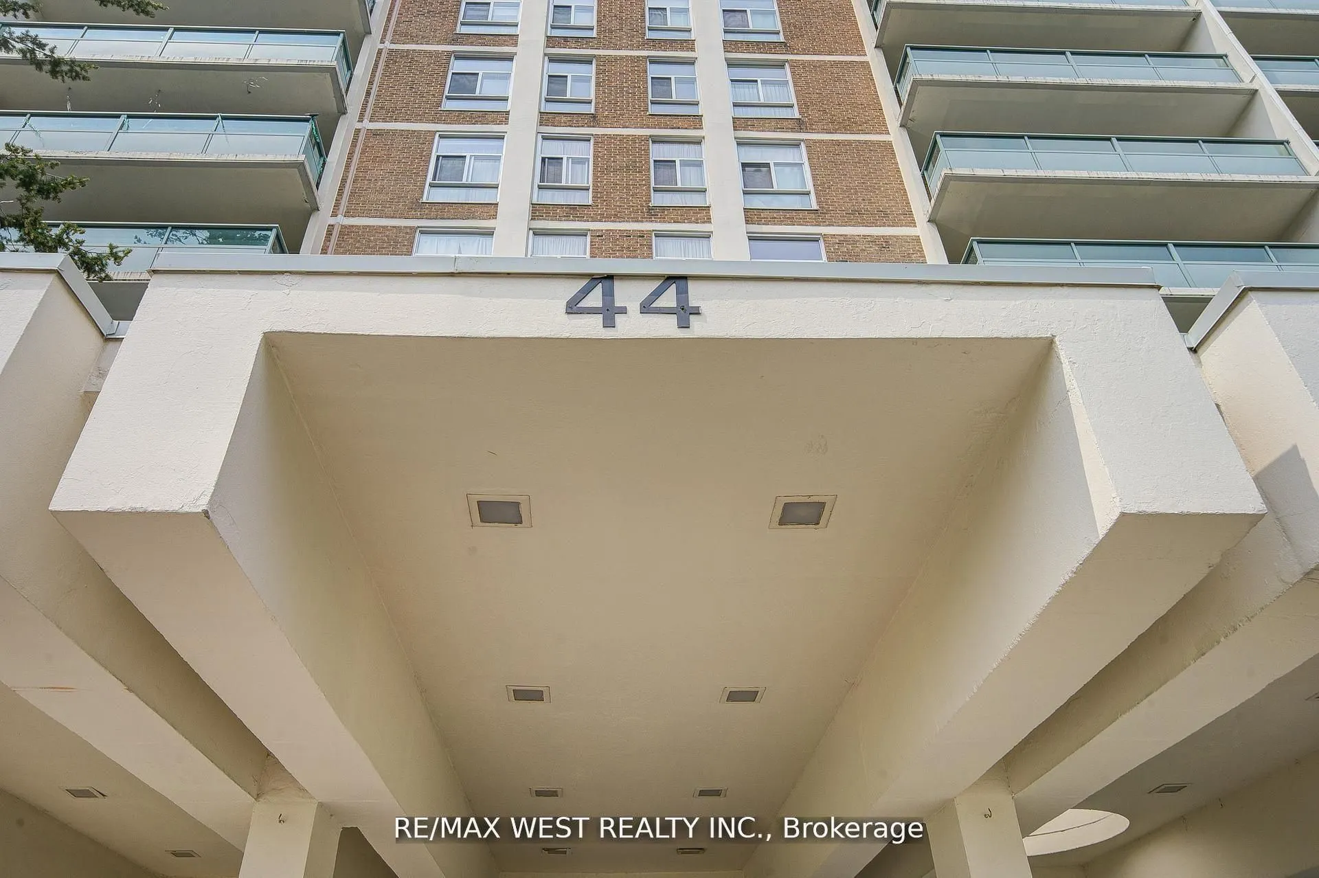 44 Longbourne Drive, #606