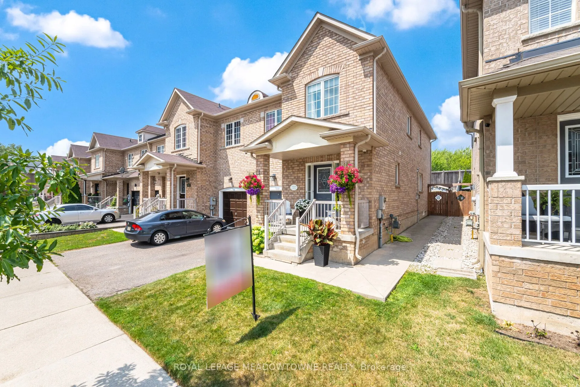 345 Bussel Crescent