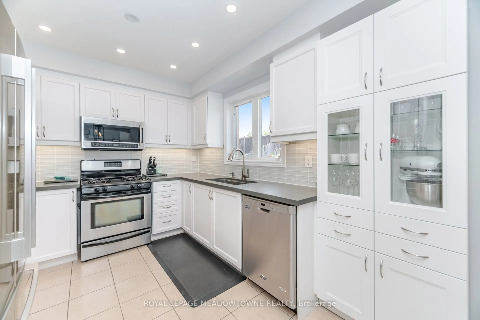 345 Bussel Crescent