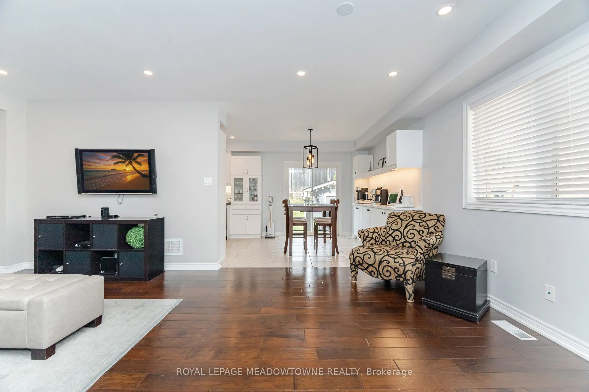 345 Bussel Crescent