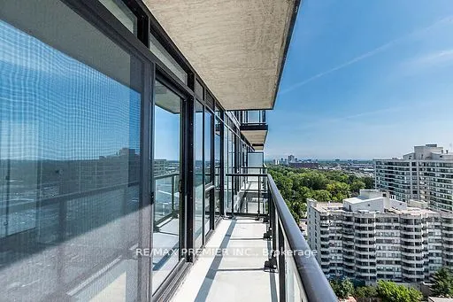 86 Dundas Street E, #1620