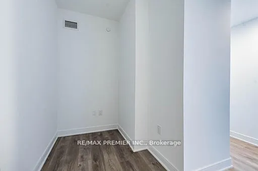 86 Dundas Street E, #1620