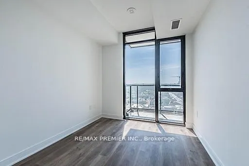 86 Dundas Street E, #1620