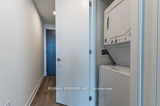 86 Dundas Street E, #1620