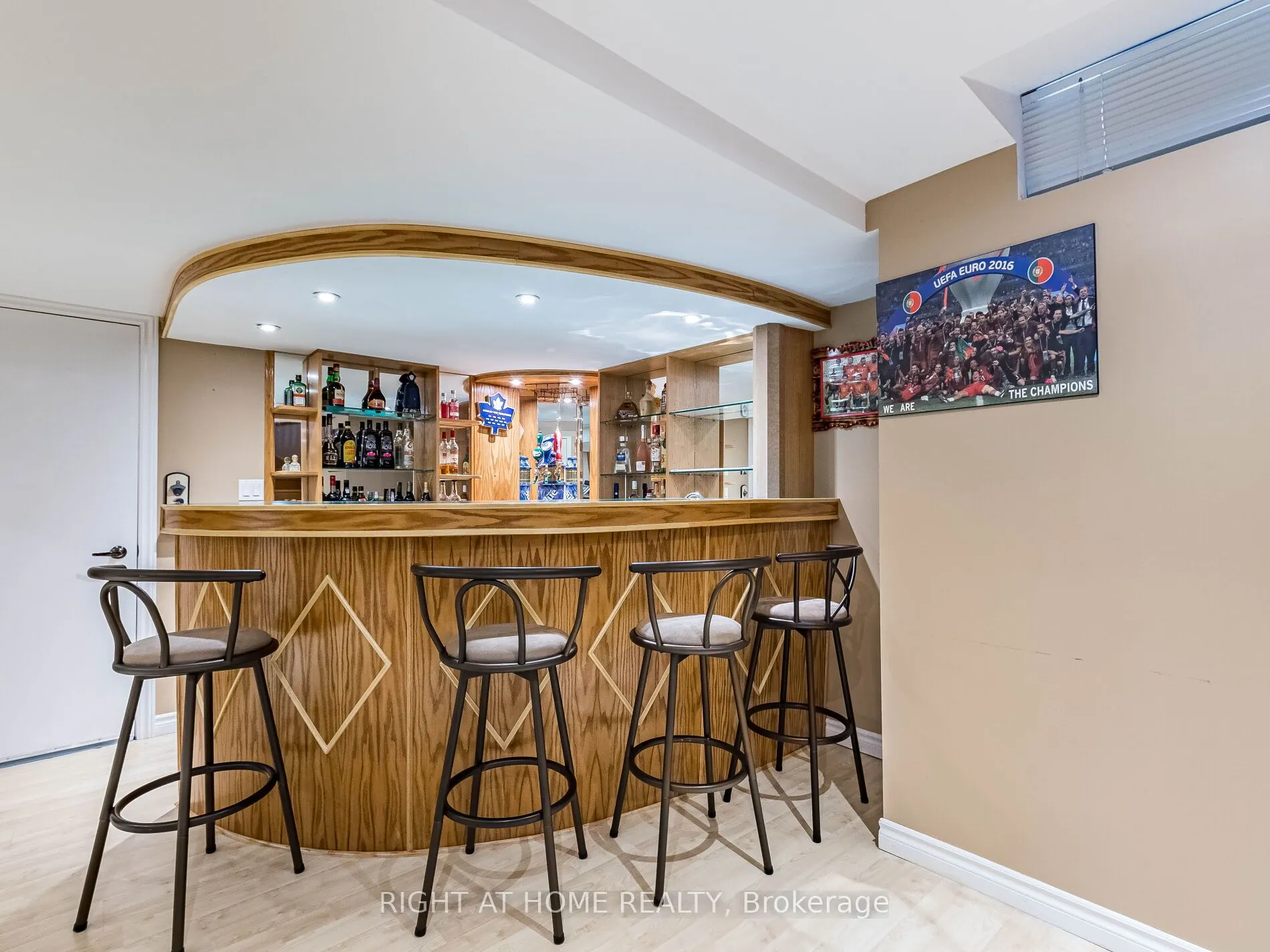 3306 Columbine Crescent