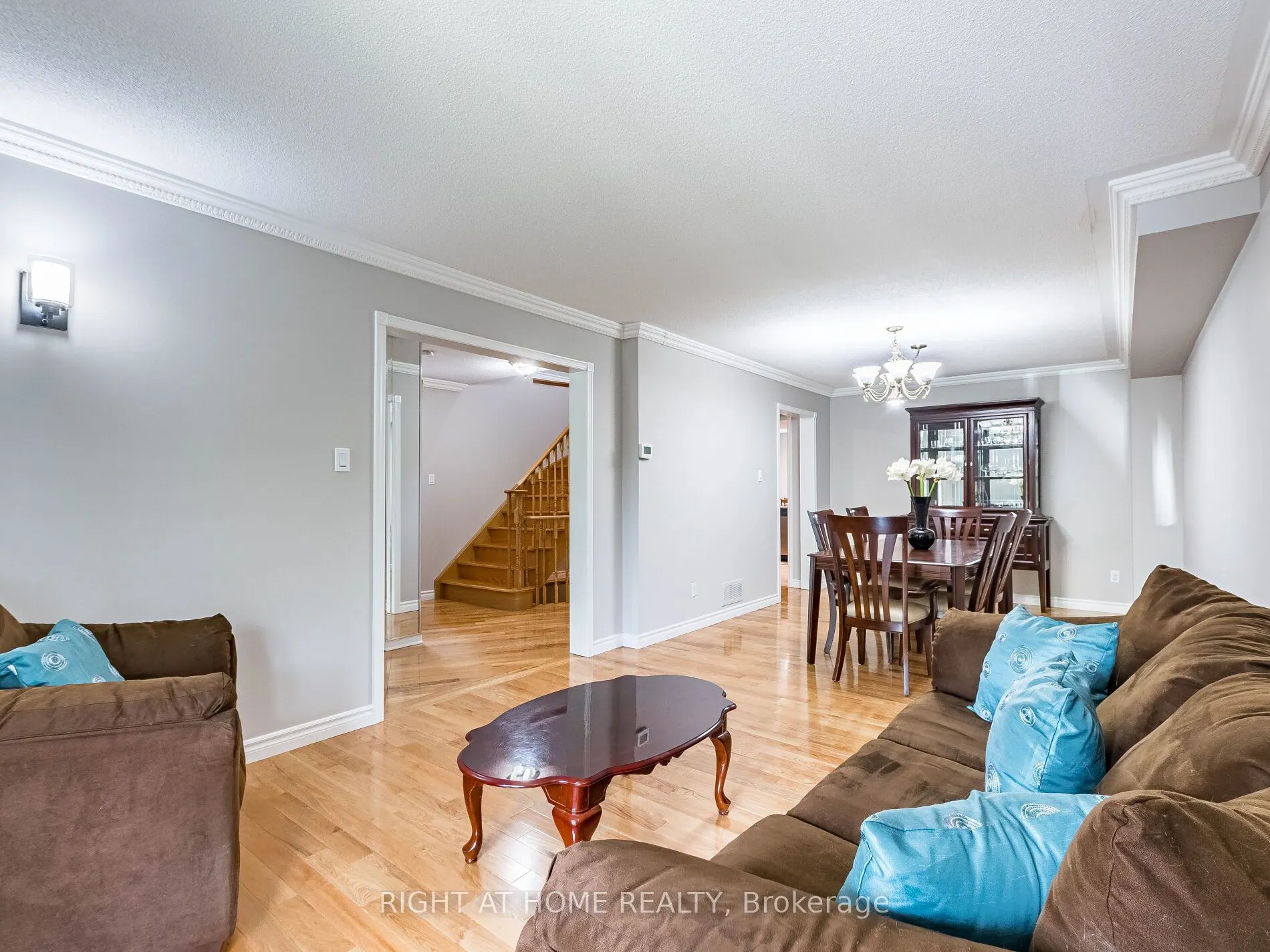3306 Columbine Crescent