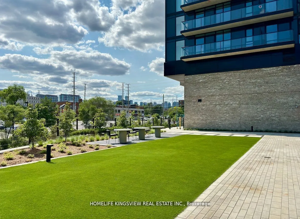86 Dundas Street E, #522