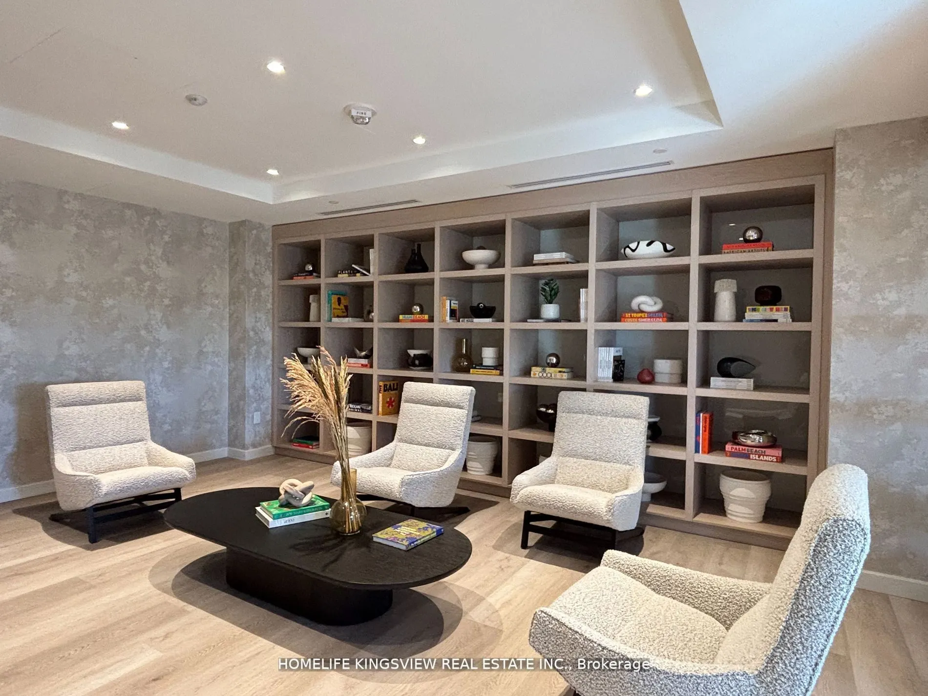 86 Dundas Street E, #522