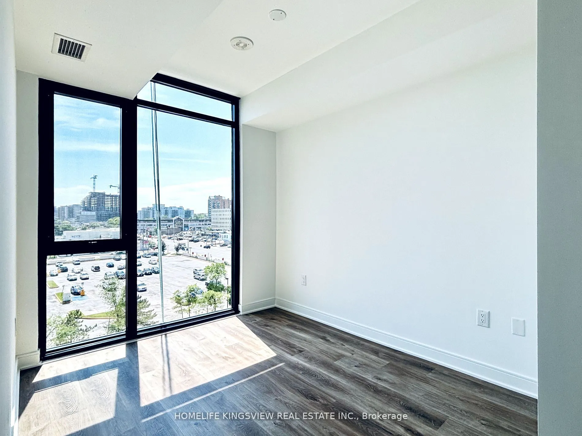 86 Dundas Street E, #522