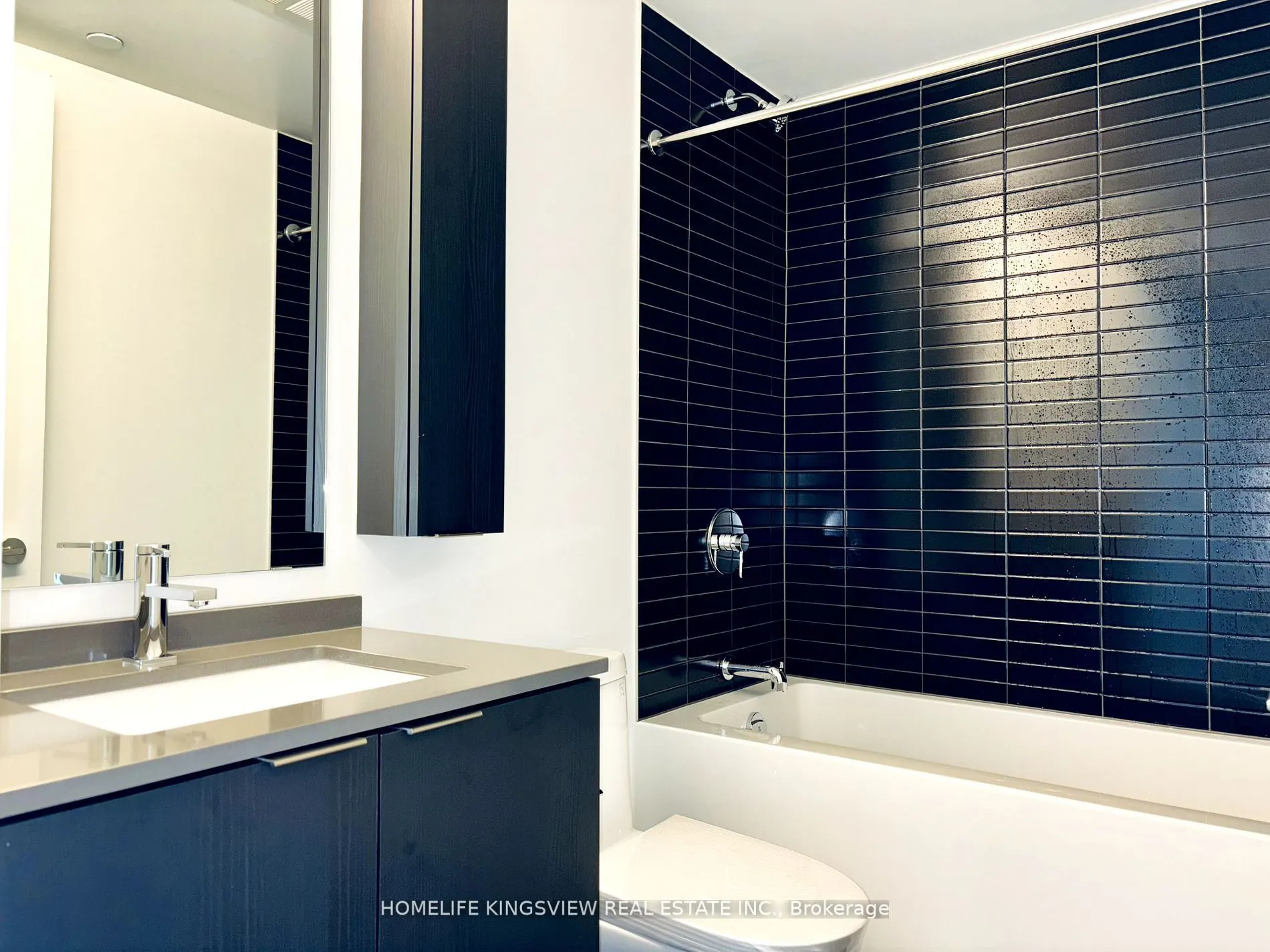 86 Dundas Street E, #522
