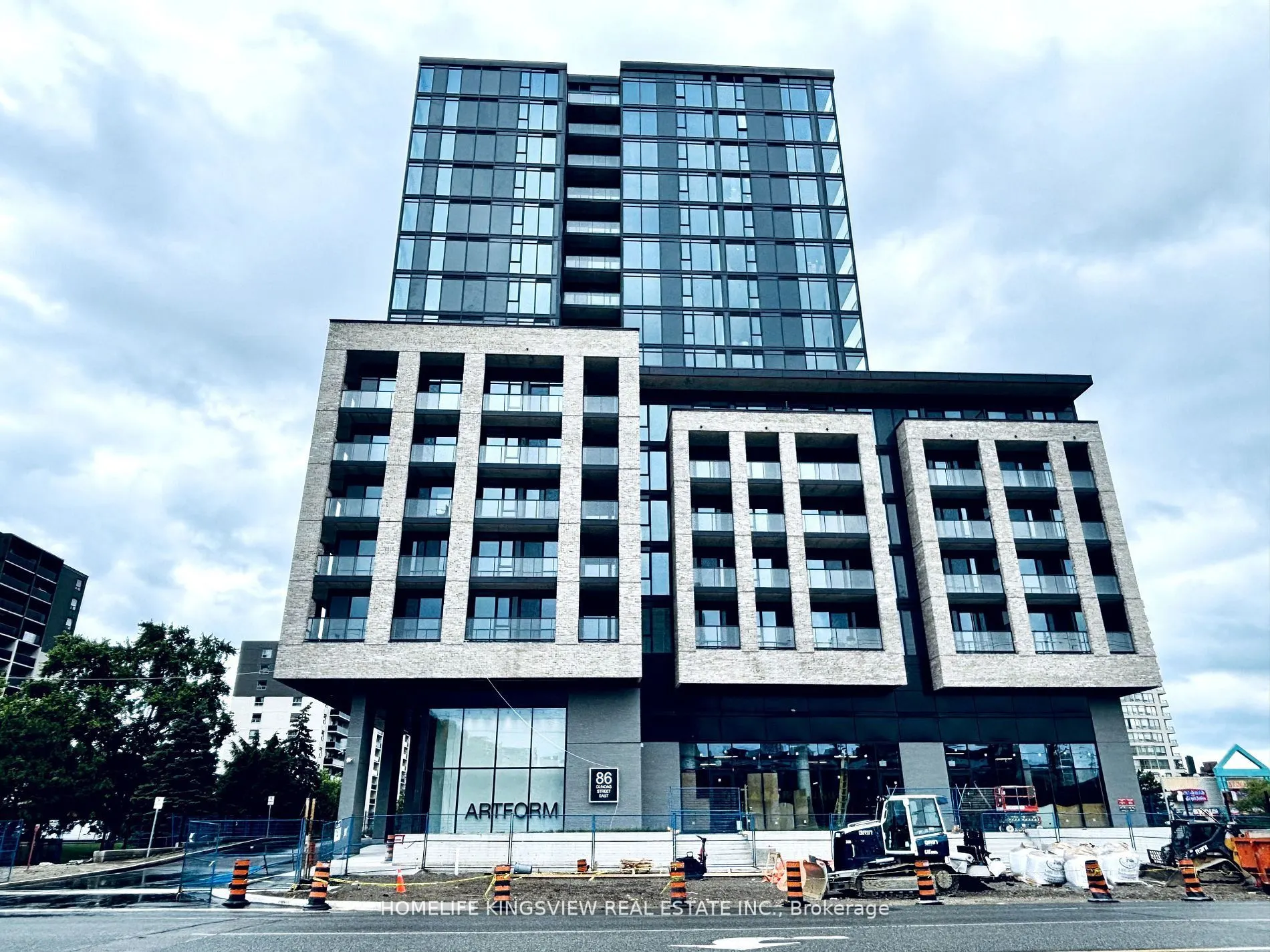 86 Dundas Street E, #522