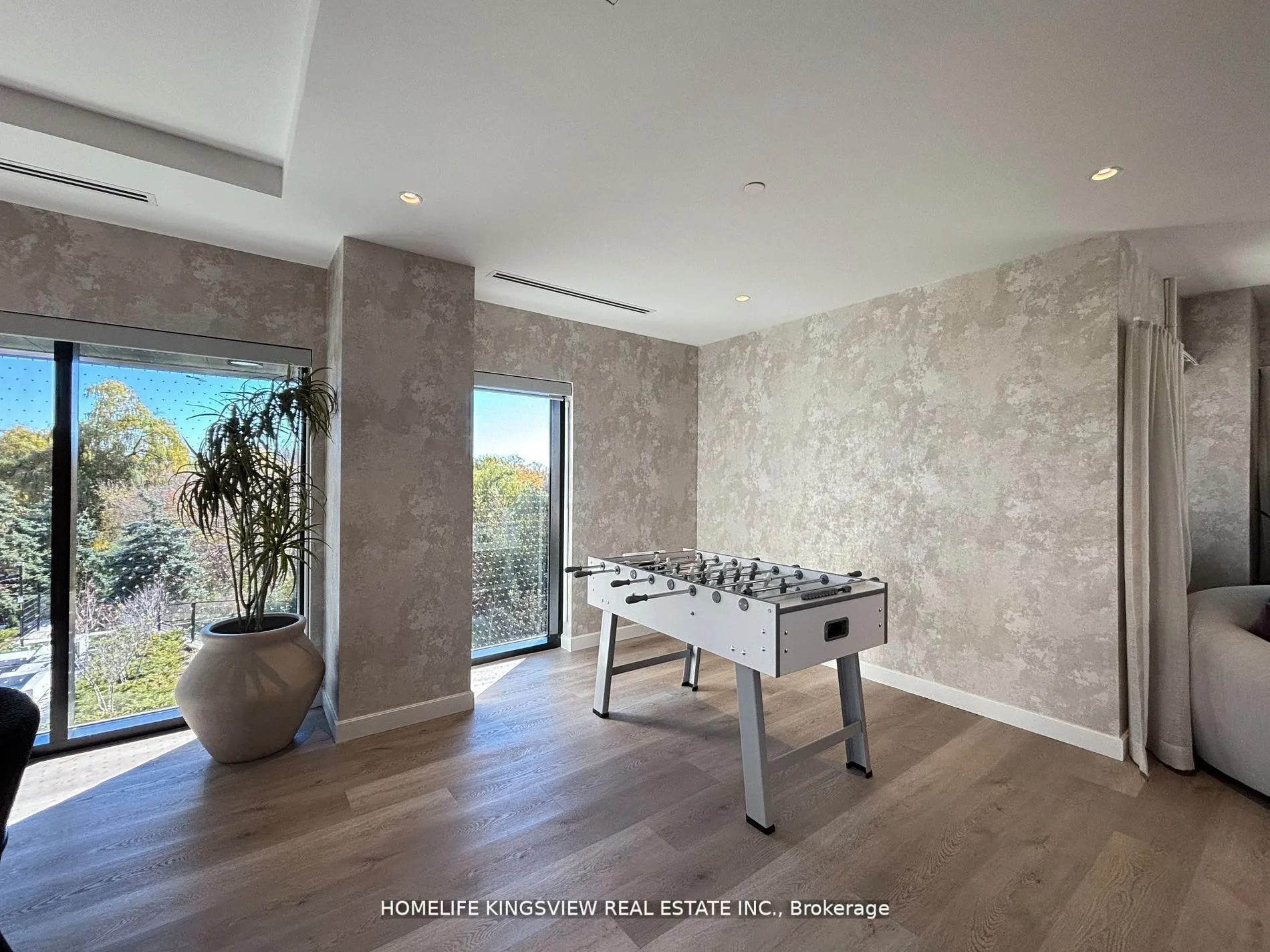 86 Dundas Street E, #522