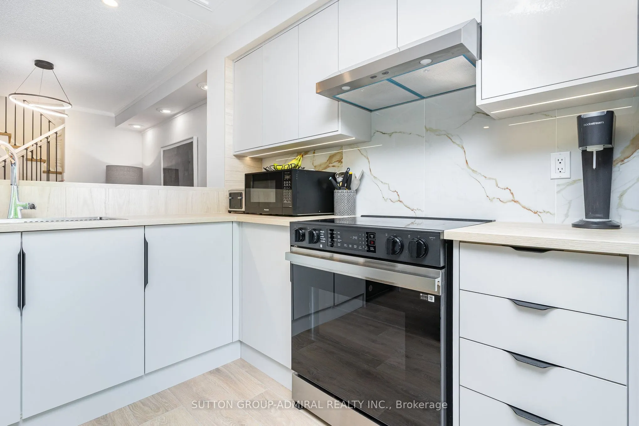 2225 Amberglen Court