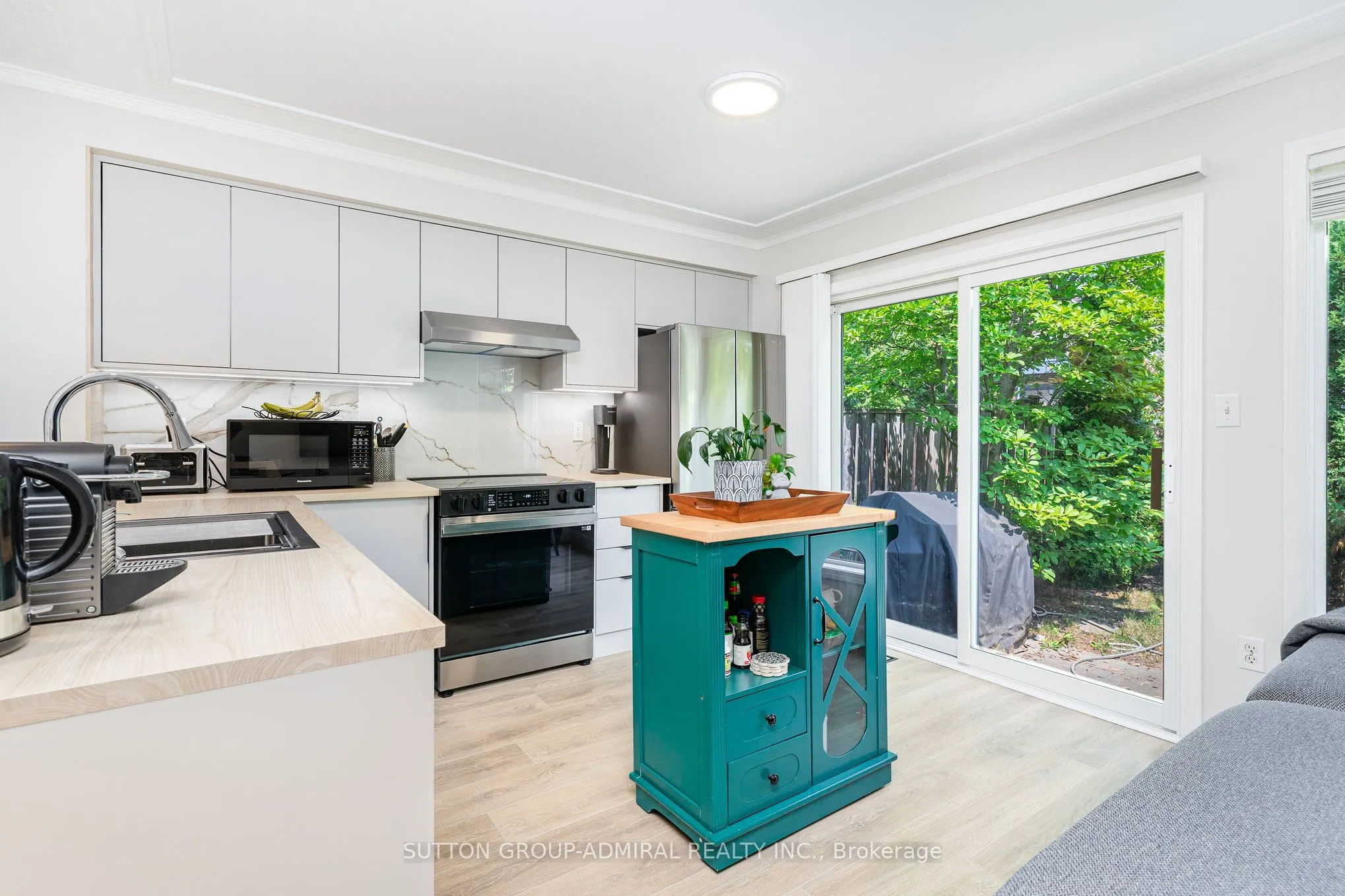 2225 Amberglen Court
