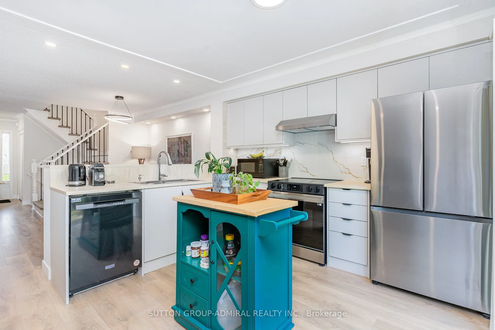 2225 Amberglen Court