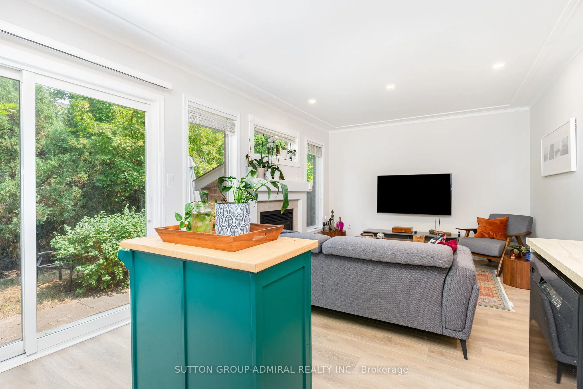2225 Amberglen Court