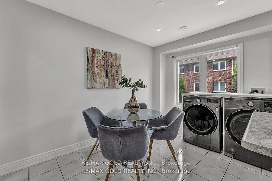 37 Baycliffe Crescent