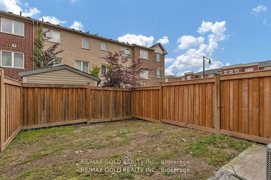 37 Baycliffe Crescent