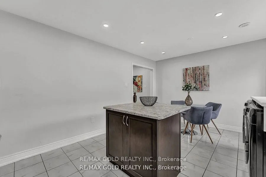 37 Baycliffe Crescent