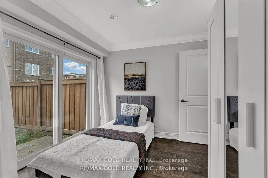 37 Baycliffe Crescent