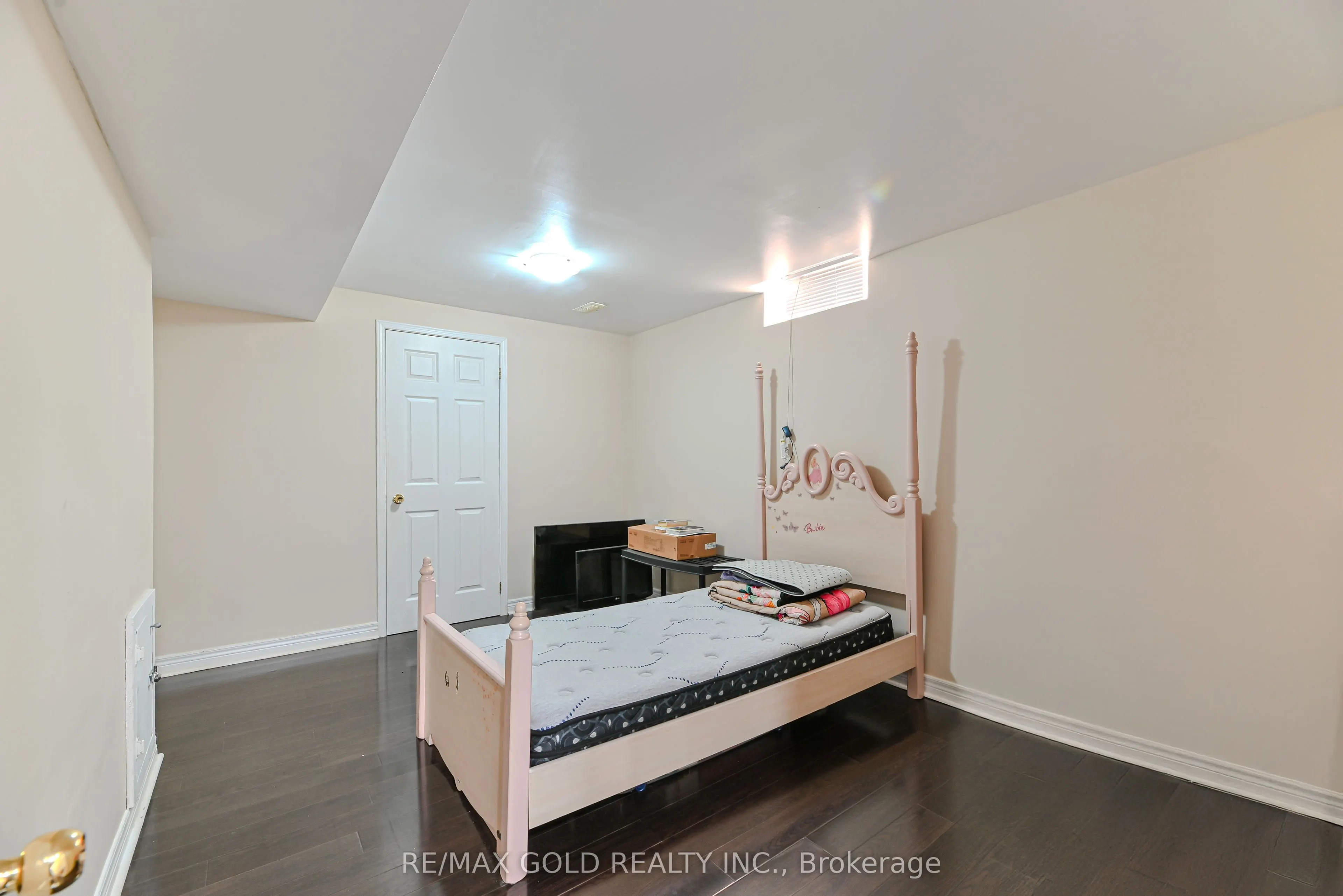 63 Hiberton Crescent